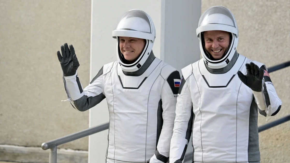 Εκτοξεύτηκε η αποστολή της SpaceX που θα φέρει στη Γη τους αποκλεισμένους αστροναύτες