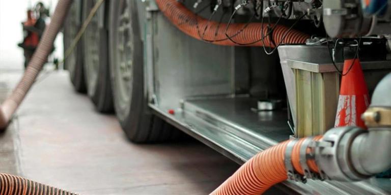 1471317-petrther-930-1