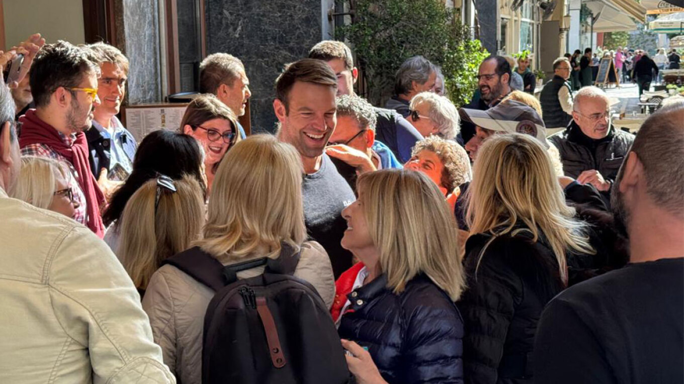 Κασσελάκης νοίκιασε γραφεία για να στεγάσει τους εθελοντές