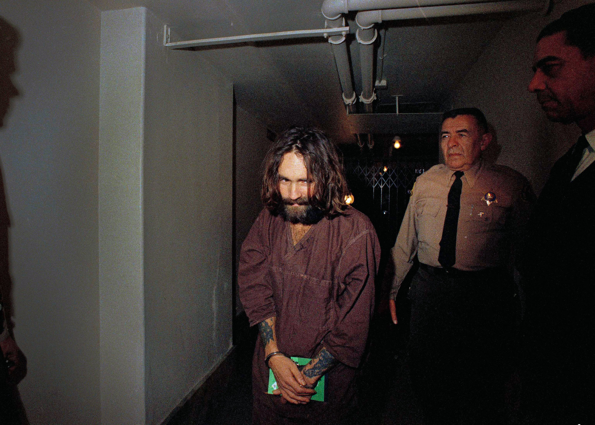 charles-manson-obituary-slide-S1LM-superJumbo-v2