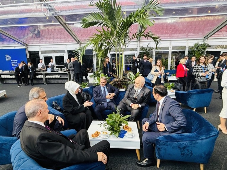 Άτυπη συνάντηση Μητσοτάκη, Ερντογάν, Χριστοδουλίδη και Ράμα