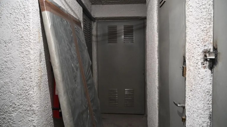 Συνελήφθη 49χρονος για την αποθήκη με τα όπλα και τα εκρηκτικά στο Παγκράτι