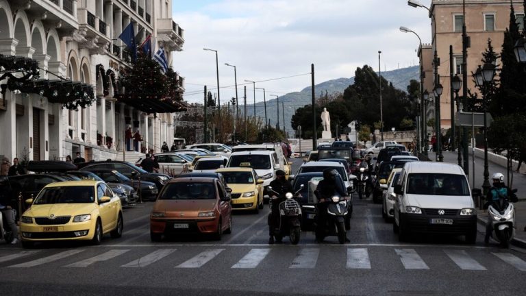 ÌÐÏÔÉËÉÁÑÉÓÌÁ ÓÔÏÕÓ ÄÑÏÌÏÕÓ ÔÏÕ ÊÅÍÔÑÏÕ ÔÇÓ ÁÈÇÍÁÓ (EUROKINISSI / ÂÁÓÉËÇÓ ÑÅÌÐÁÐÇÓ)