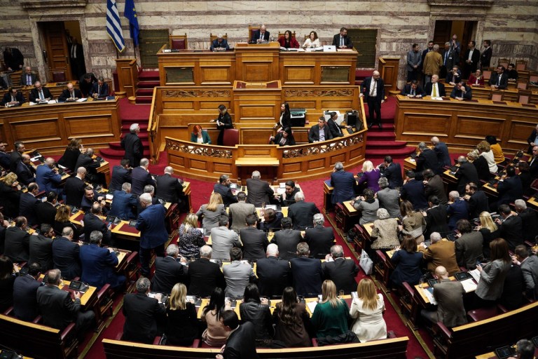 Στους 156 οι βουλευτές της ΝΔ μετά την επανένταξη Αυγενάκη