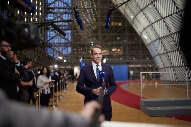 [374394] Ο ΠΡΩΘΥΠΟΥΡΓΟΣ ΚΥΡΙΑΚΟΣ ΜΗΤΣΟΤΑΚΗΣ ΣΤΙΣ ΕΡΓΑΣΙΕΣ ΤΗΣ ΣΥΝΟΔΟΥ ΚΟΡΥΦΗΣ Ε.Ε. - ΔΥΤΙΚΩΝ ΒΑΛΚΑΝΙΩΝ   (ΔΗΜΗΤΡΗΣ ΠΑΠΑΜΗΤΣΟΣ/ΓΡΑΦΕΙΟ ΤΥΠΟΥ ΠΡΩΘΥΠΟΥΡΓΟΥ/EUROKINISSI)