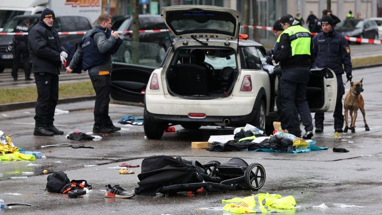 skynews-munich-car-crash-attack_6827781