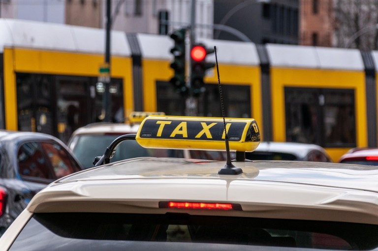 taxi-7856666_1280