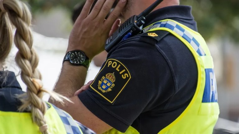 23090019-polis-marke-pa-uniform