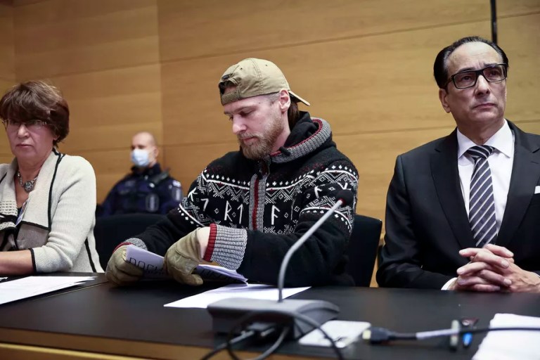 b1dd787bd77afc7f00a3c7ce021347c00cf0521faab168f4e6a7627c137de5b0