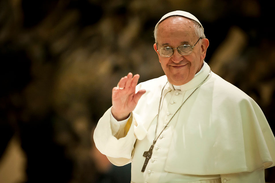 news_pope-university-students_0222-960x640