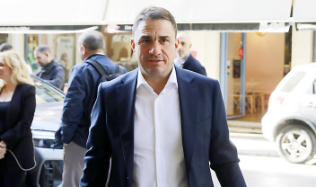 kostas_tsoukalas_parapolitika