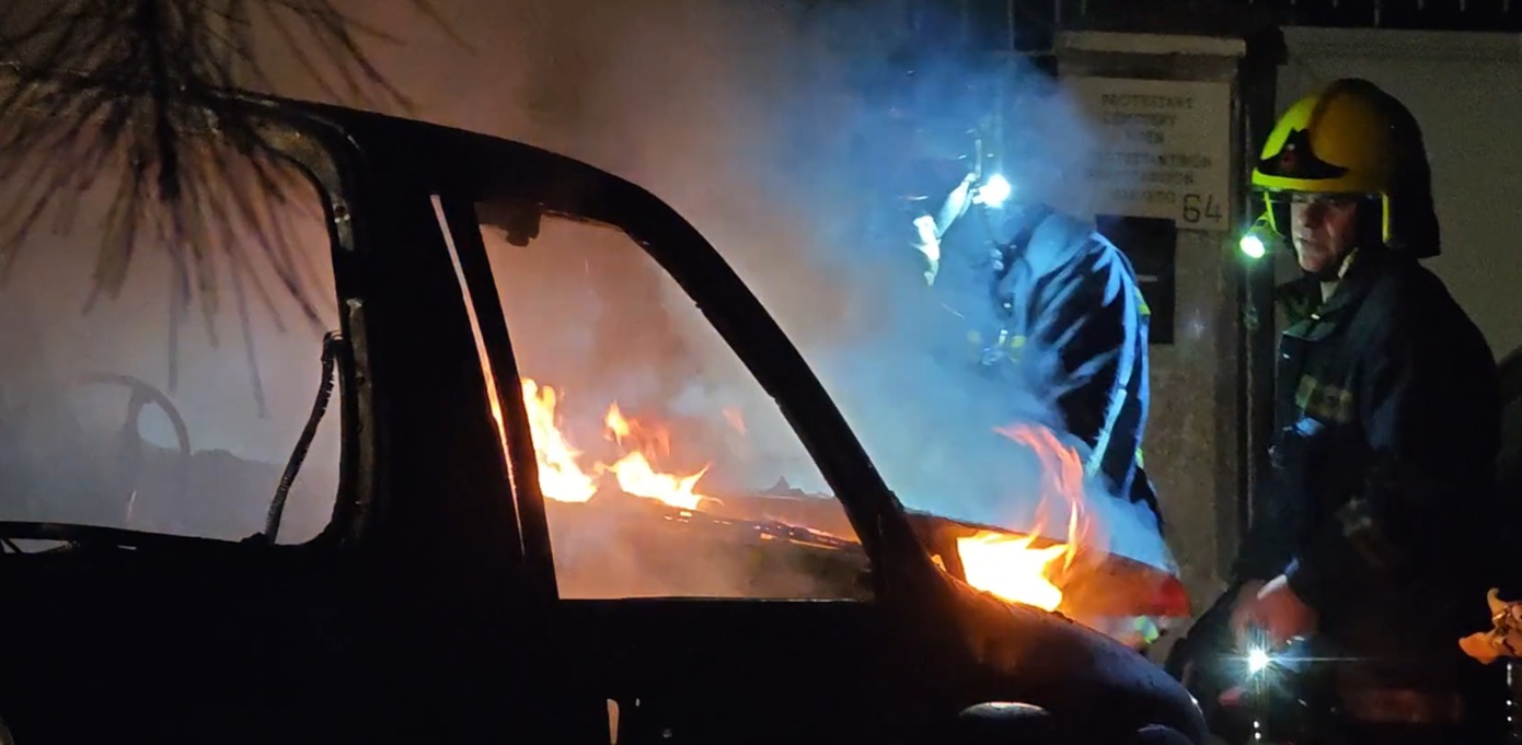 Απανθρακωμένο πτώμα βρέθηκε μέσα σε αυτοκίνητο σε κεντρική περιοχή της Αθήνας