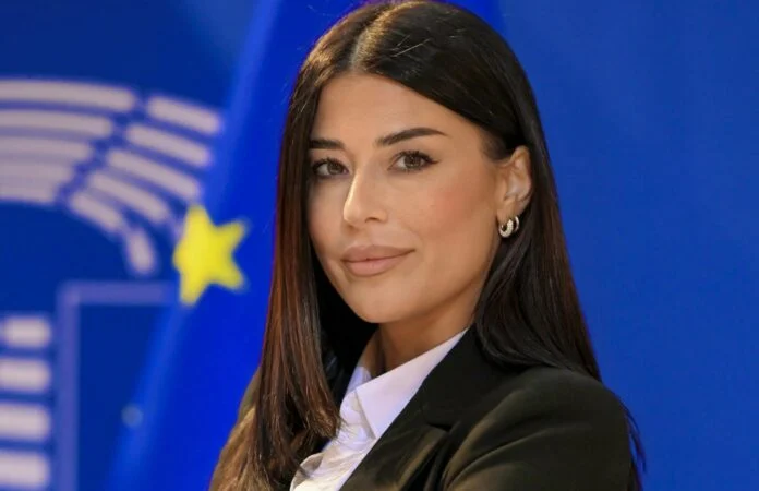 latinopoulou-696x450