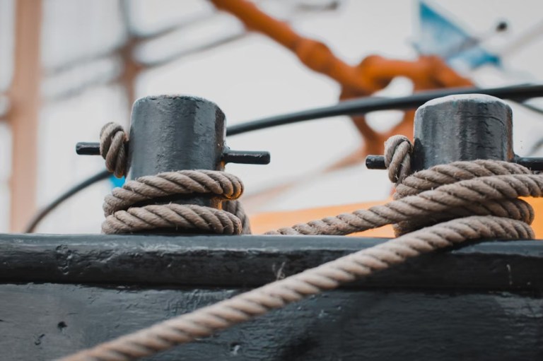 photo-1573998266759-a6822921ff25