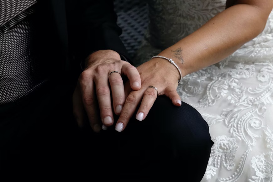 photo-1635343633190-220a6ccc6609