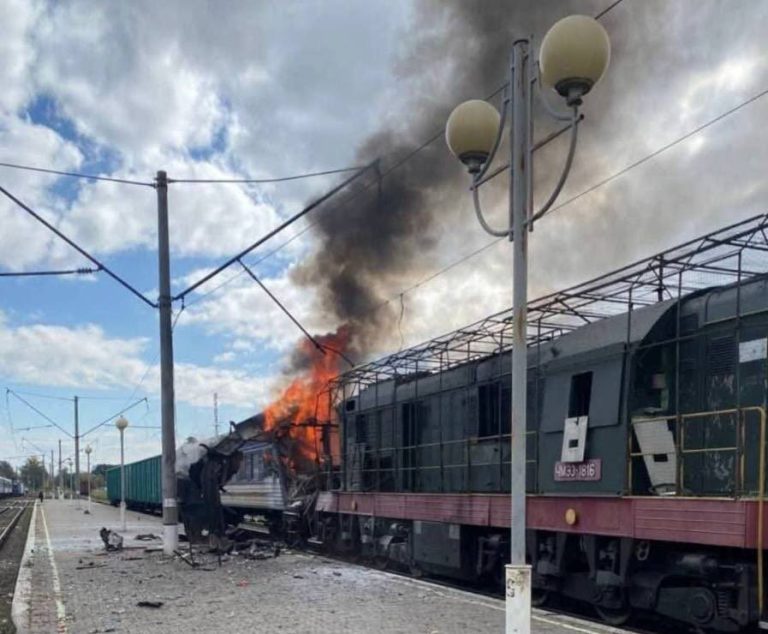 G2atKNaXIAAQZhR-e1759582165622