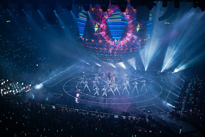 photo-1611381858862-774a3ff27962