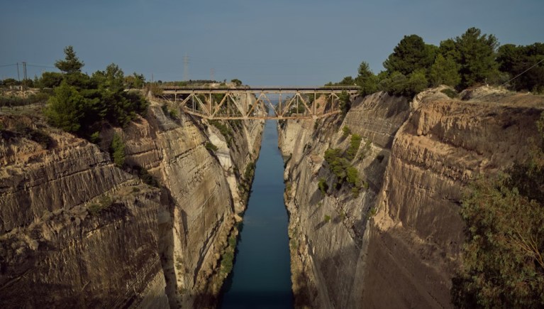 photo-1637062994465-5609db631264